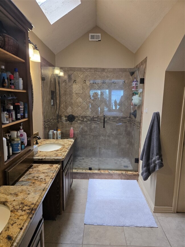 Building Photo - 1015 Green Meadow St