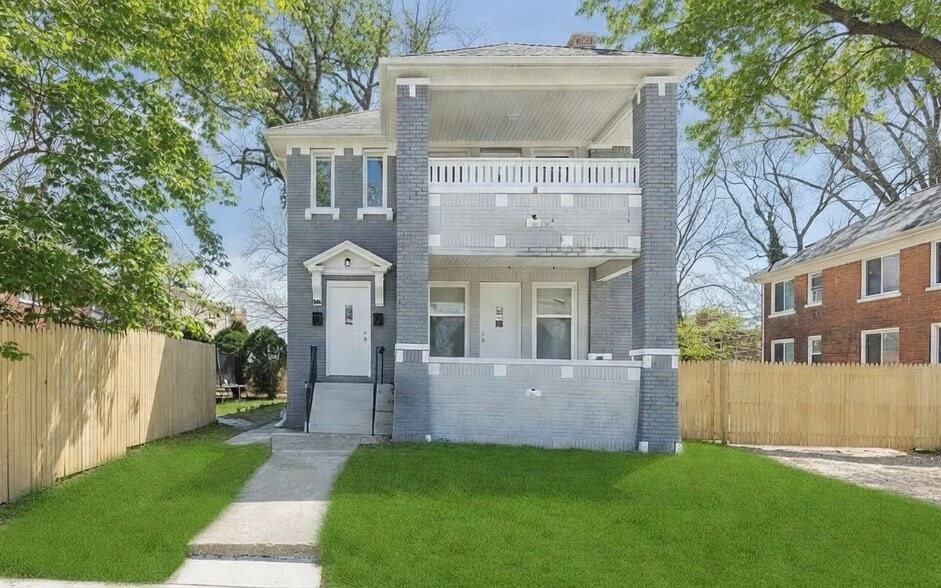 Building Photo - 1975 Gladstone St