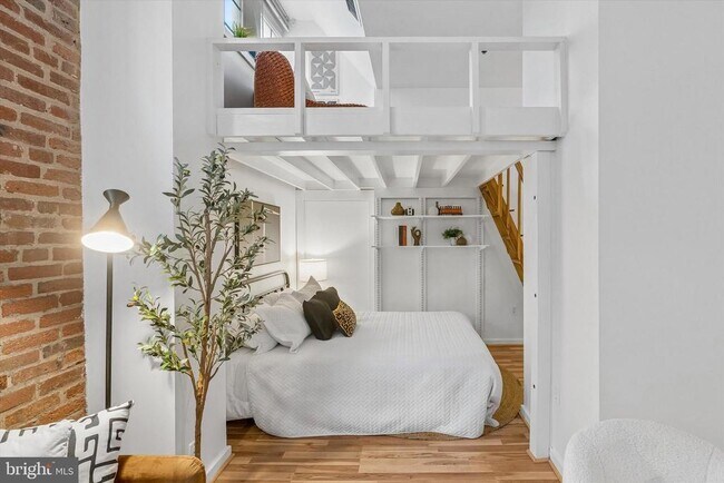 Building Photo - 315 New St