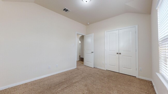 Building Photo - AMAZING 4 BEDROOM IN WHITE ROCK ESTATES FR...