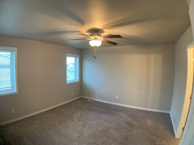 Building Photo - 4 bed 3 bath Single Family Home