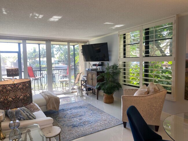 Building Photo - 14 Royal Palm Way