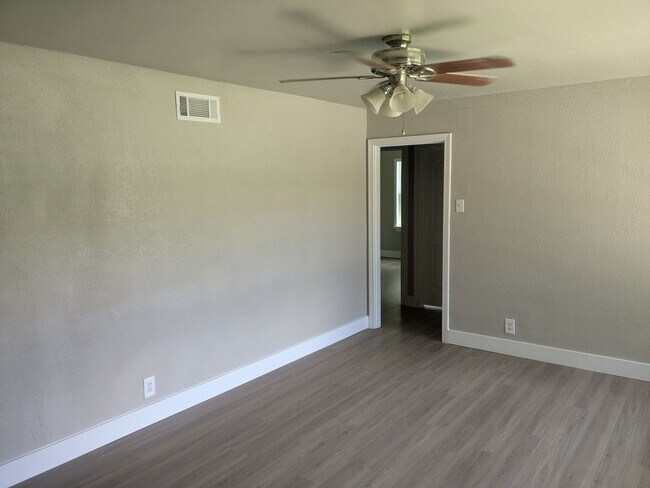Building Photo - 2517 Goliad St