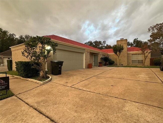 Primary Photo - 7846 Bankside Dr