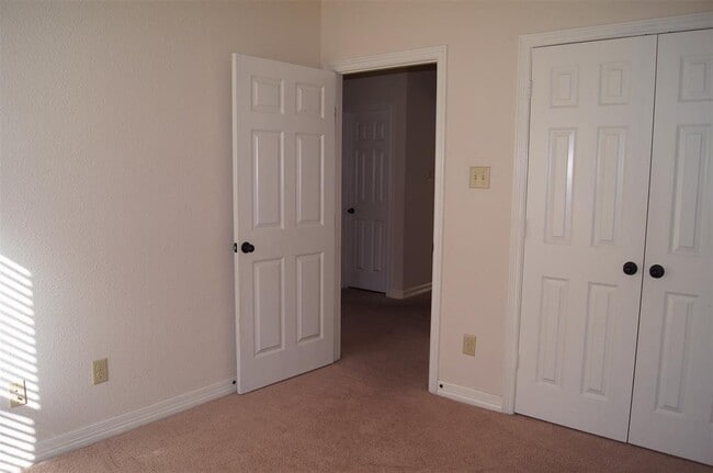 Building Photo - 10252 Stone Gate Dr