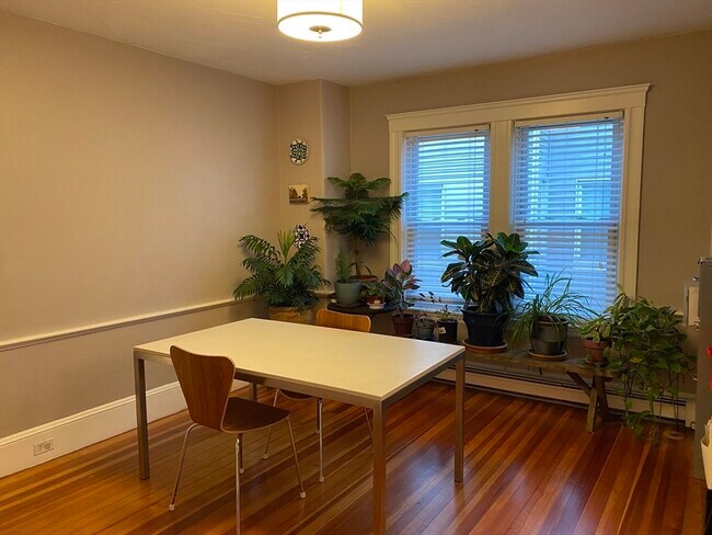 Building Photo - 66 Auburn St