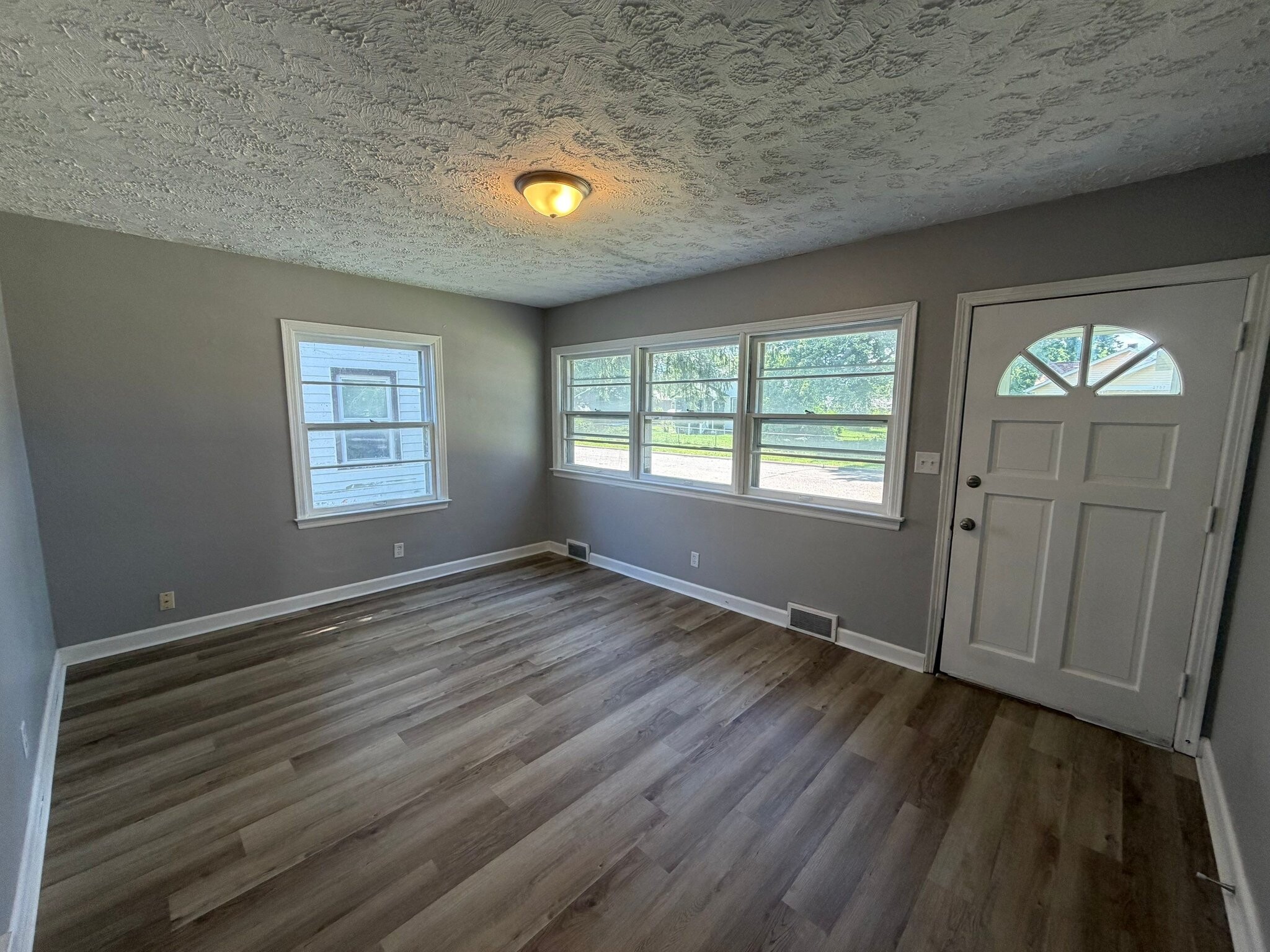 Building Photo - 2758 Bellevue Ave