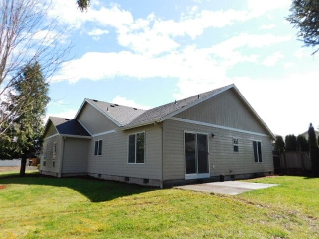 Building Photo - 3Bd/2Ba Single Story House - Available Soon!