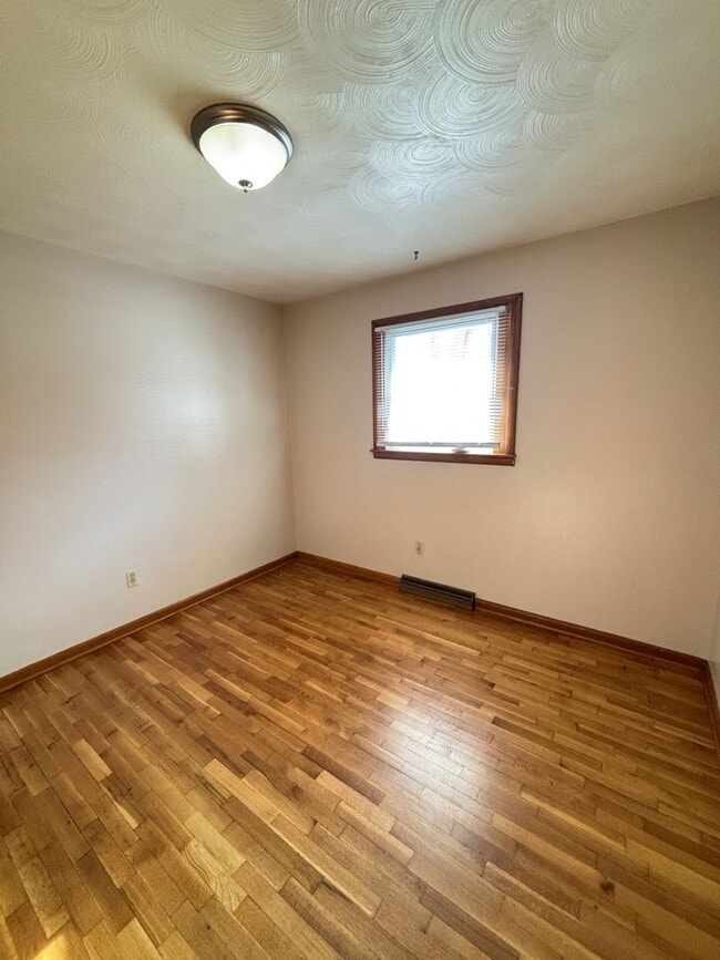 Building Photo - 910 S Webber St