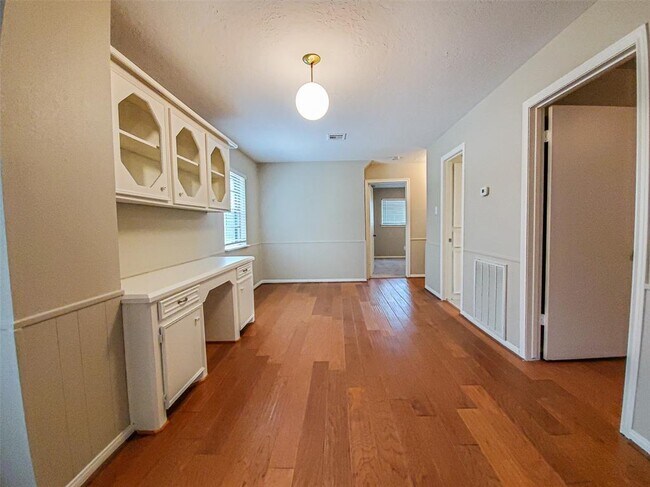 Building Photo - 28903 Twisted Oak Dr