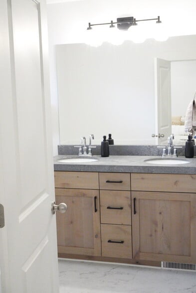 Building Photo - 1396 N 1780 E