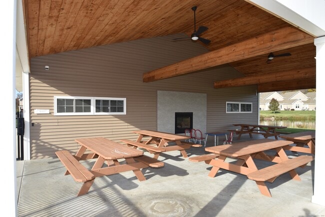 Building Photo - 501 Old Village Cir