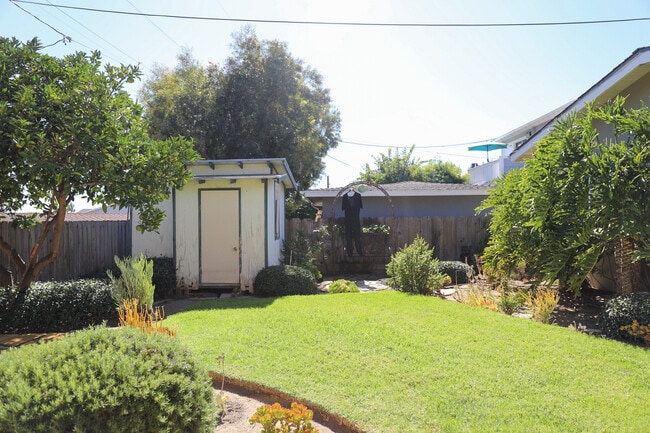 Building Photo - 115 W Avenida Cordoba