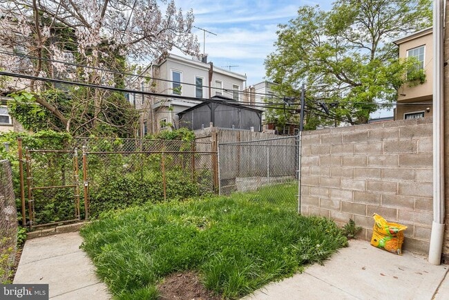 Building Photo - 544 N Allison St