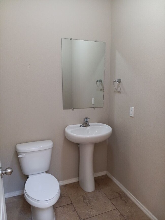 Building Photo - Stunning Home! Showings available Today!