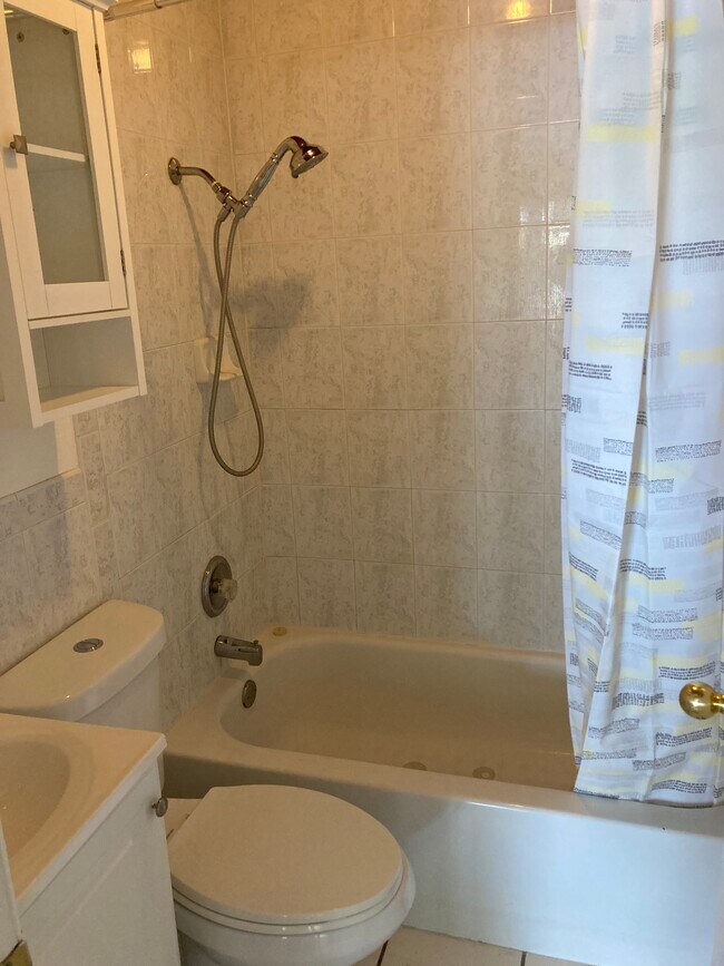 Building Photo - 15848 Lake Iola Rd