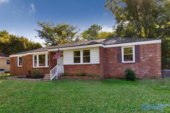 Building Photo - 4304 Lakeview Dr NW