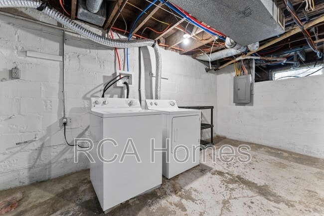 Building Photo - 369 S Grand Ave