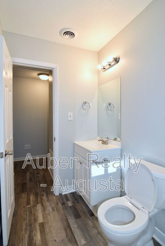 Building Photo - 524 Laverne Ave