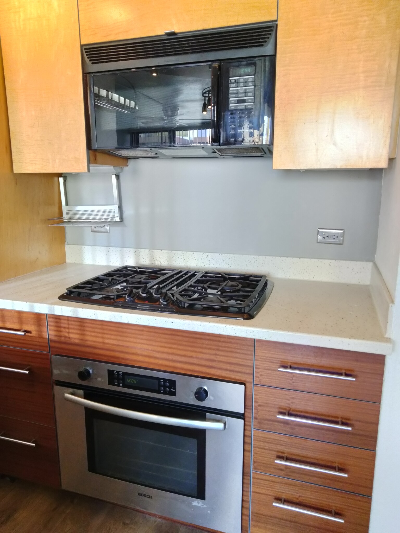 Gas stove & convection oven - 1571 Piikoi St