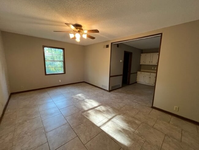 Building Photo - Renovated 1 Bedroom 1 Bath Loft for Rent!!