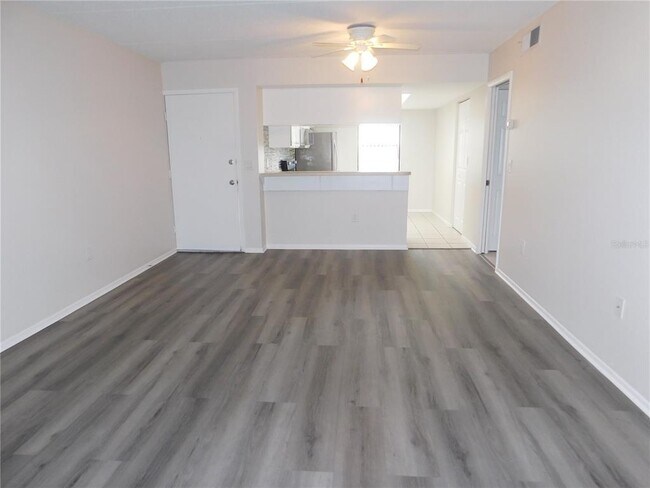 Building Photo - 209 Meadow Ln