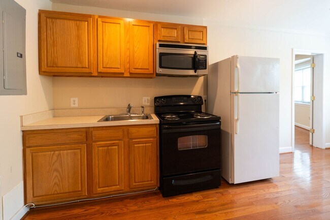 Building Photo - In the heart of DC's Shaw Neighborhood 1 B...