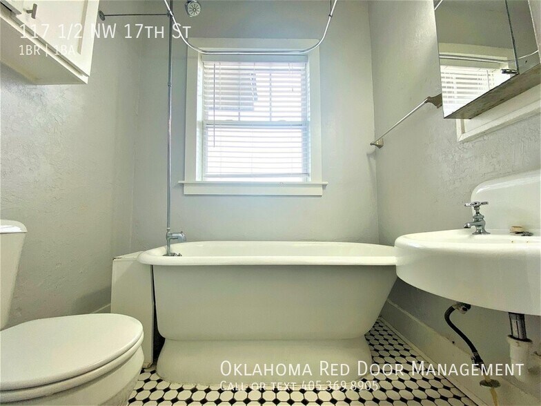 Building Photo - 117 1/2 NW 17th St-