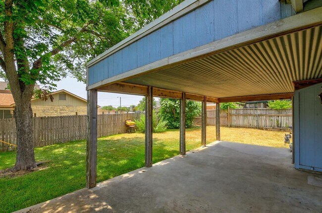 Building Photo - 2107 Laura Ct
