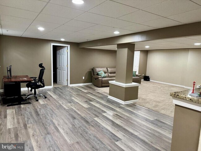 Building Photo - 240 Torrey Pine Ct