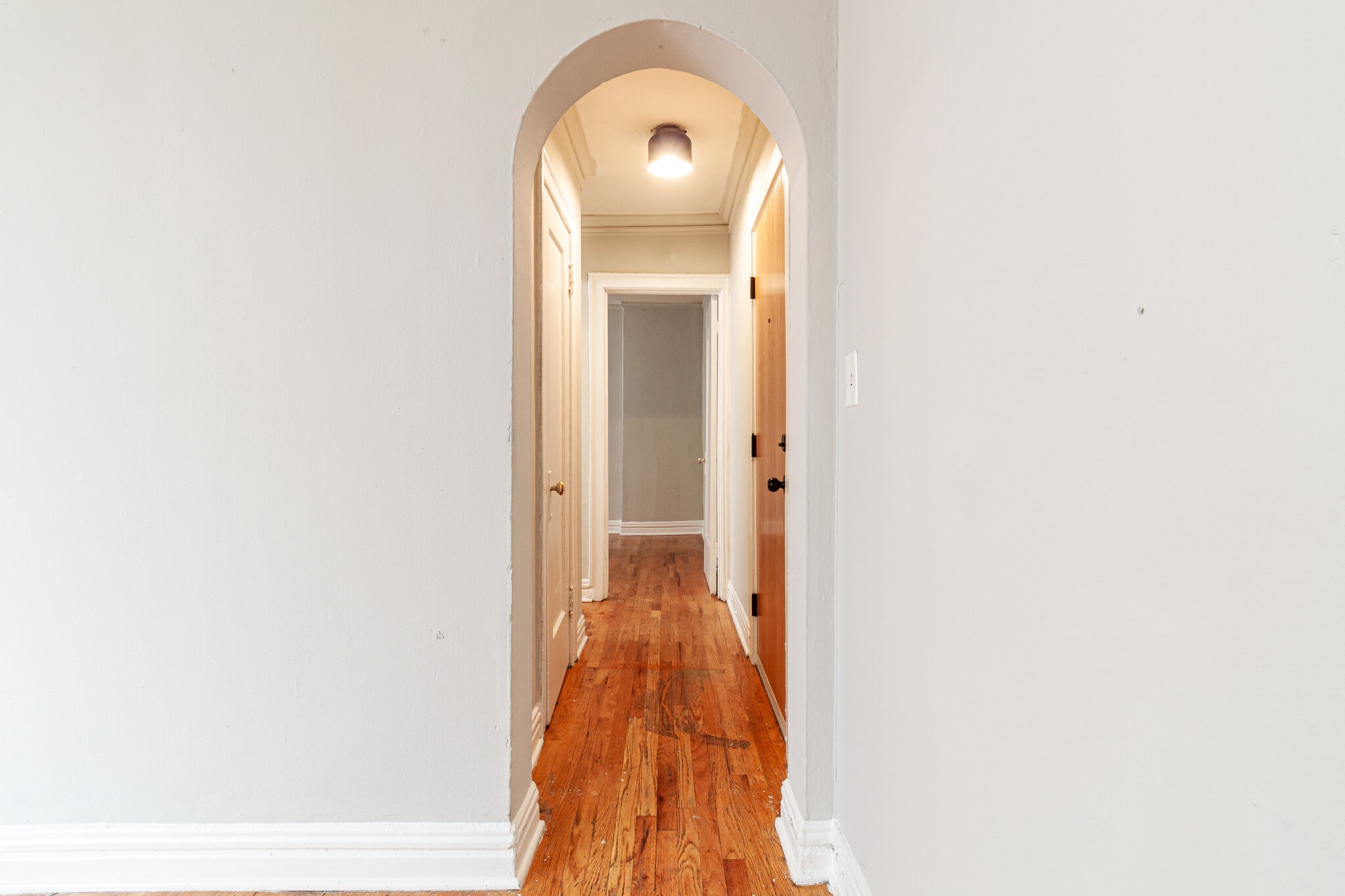 Building Photo - 435 W Roscoe St