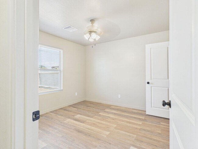 Building Photo - 1124 Caprock St