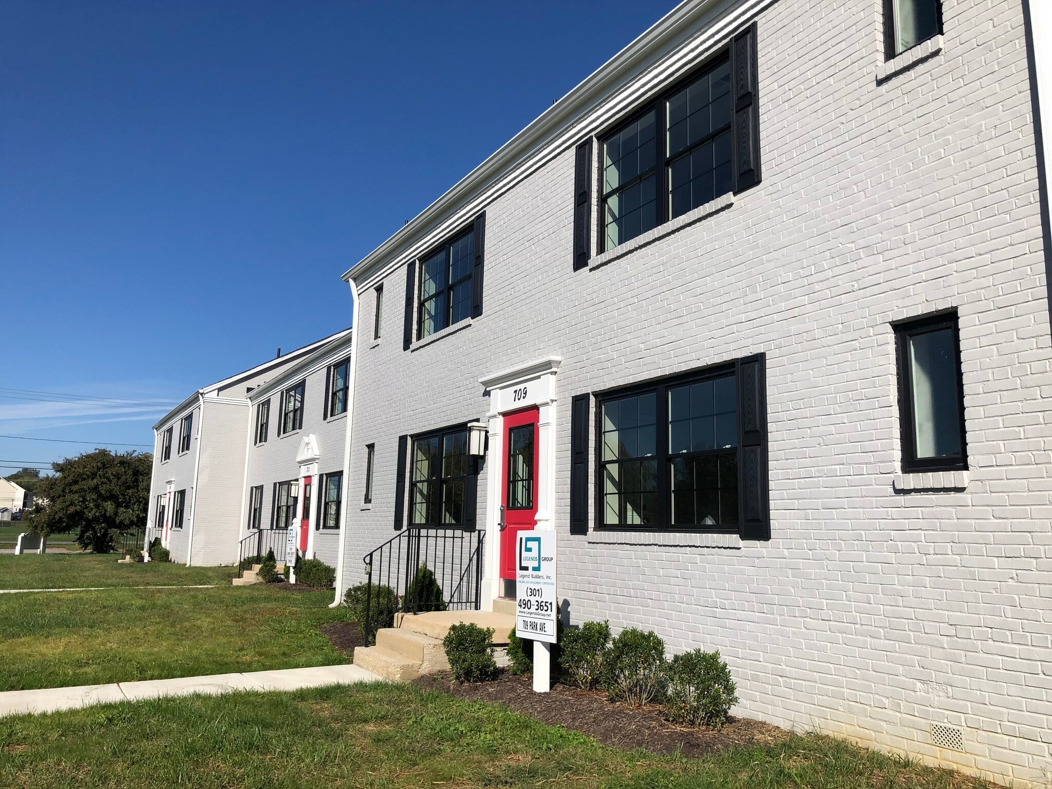 Building Photo - 304 8th St