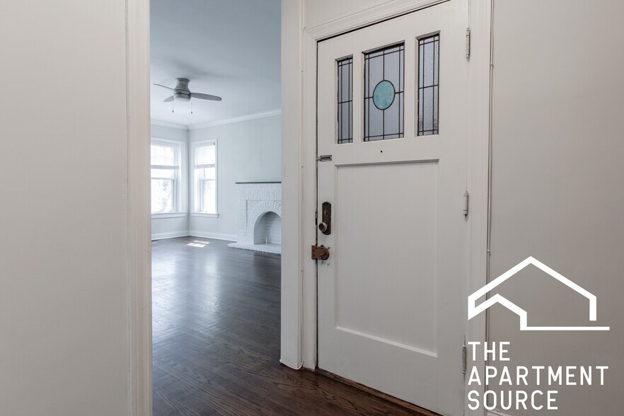 Building Photo - 1132 Maple Ave