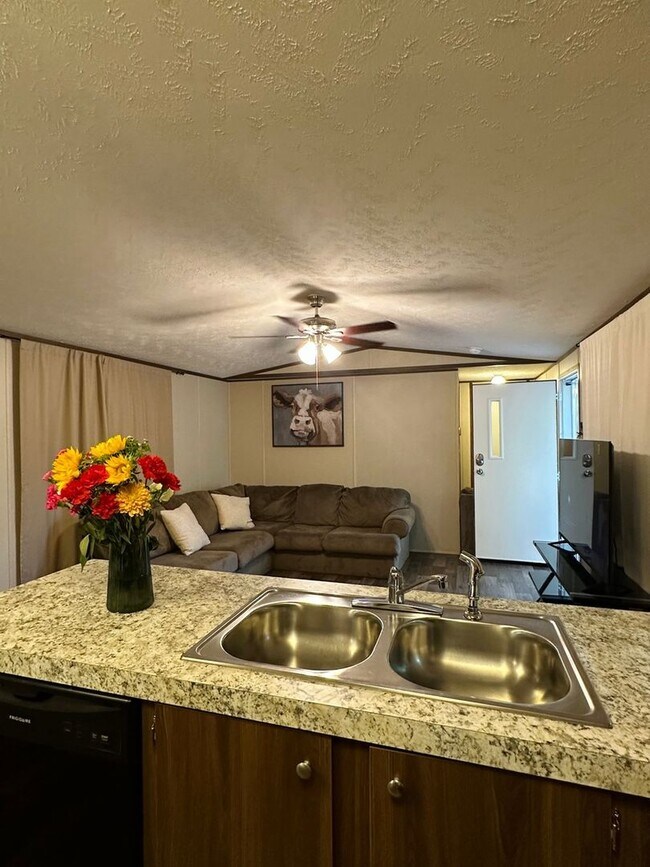 Building Photo - 2800 Fort Worth Dr