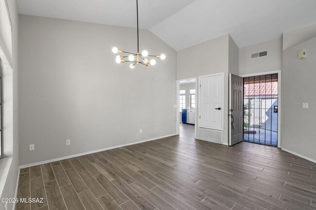 Building Photo - 321 E Fieldcrest Ln