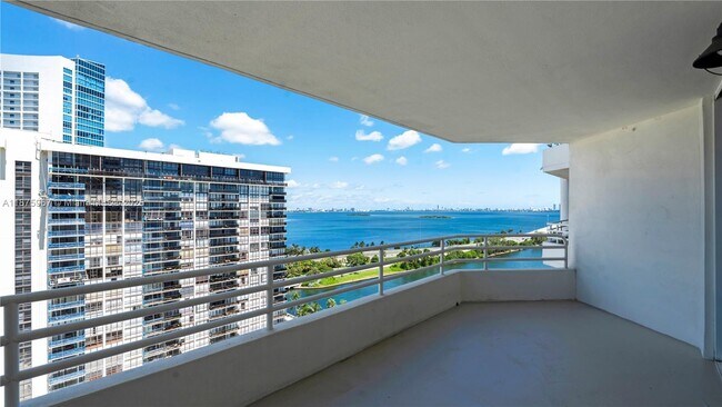 Building Photo - 555 NE 34th St