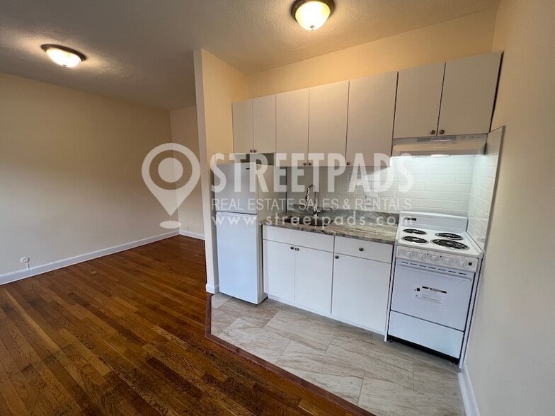 Building Photo - 172 N Beacon St