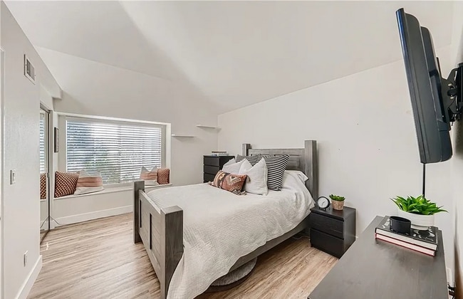 Building Photo - "Chic Coastal Living: Spacious 1-Bedroom C...