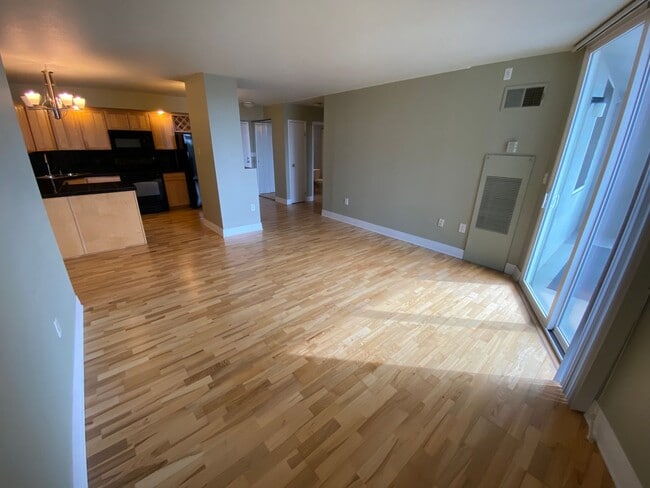 Building Photo - Amazing Condo with Beautiful Mountain and ...