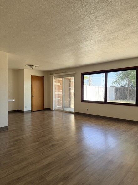 Building Photo - 539 W Crest Dr