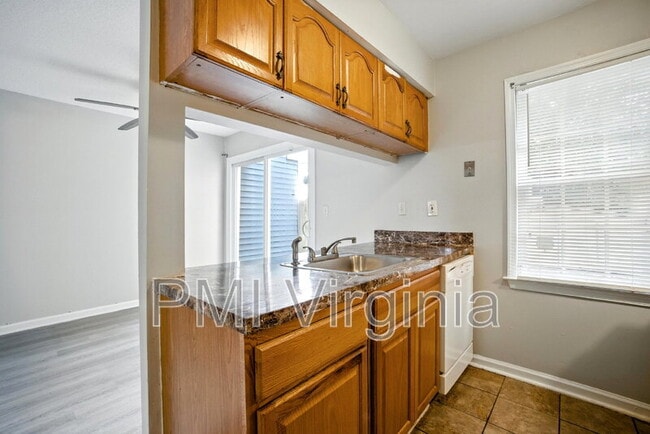 Building Photo - 1077 Commonwealth Pl