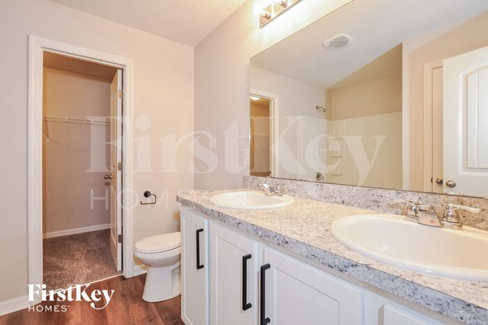Building Photo - 111 Pine Cir Dr