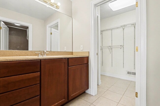 Building Photo - 113 Clubhouse Dr