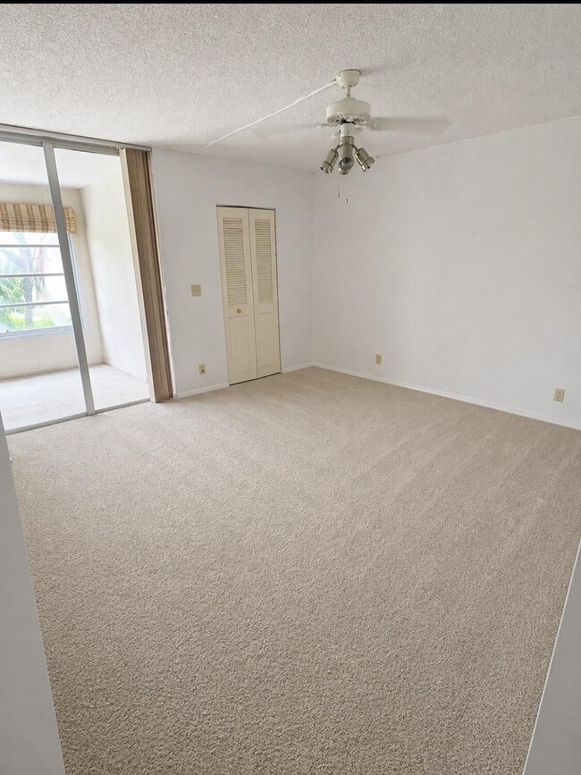 Building Photo - 370 NW 76th Ave