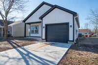 Building Photo - 3226 Keystone Lakes Way