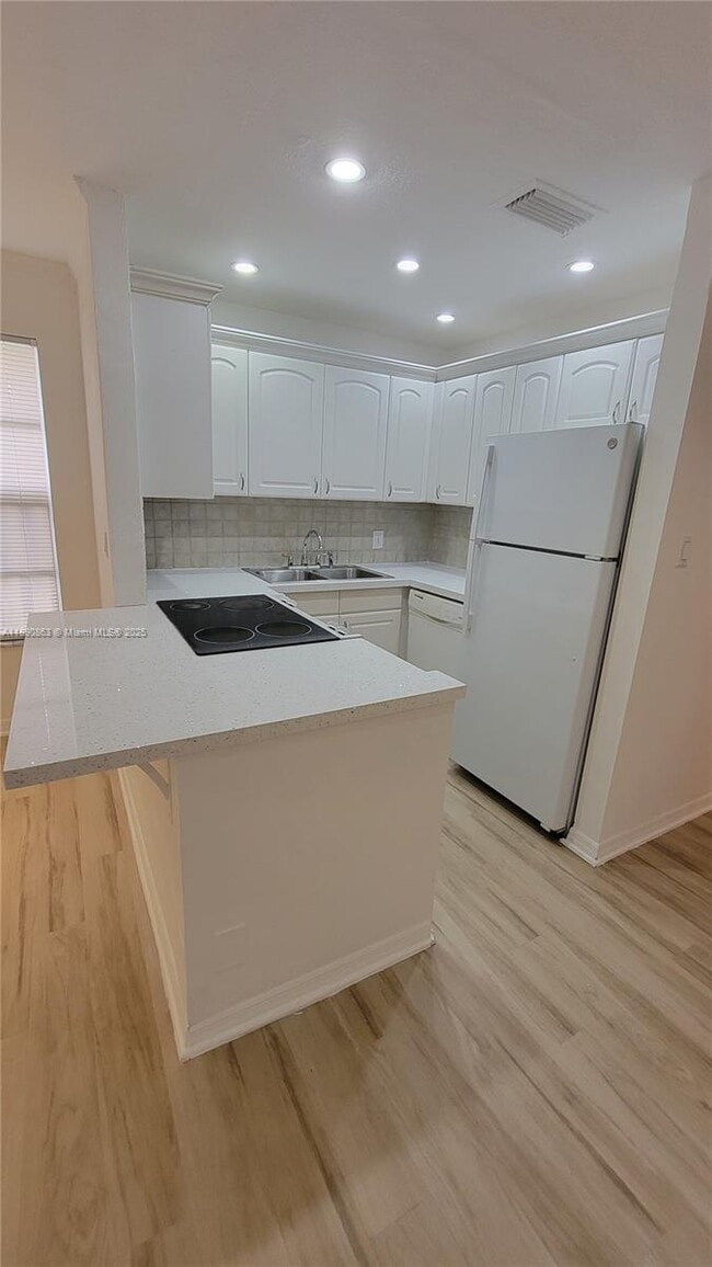 Building Photo - 3036 Coral Ridge Dr