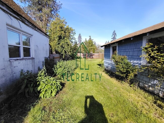 Building Photo - Quaint Home on S. Second St