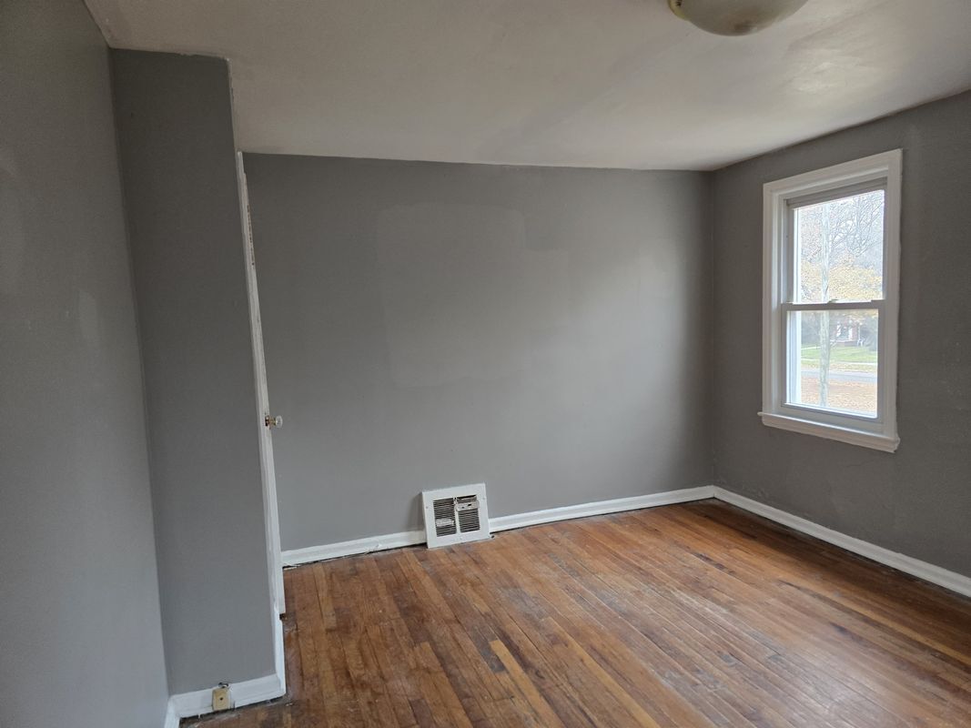 Building Photo - 8239 Manor