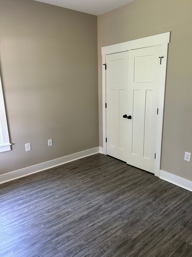 Building Photo - Stunning New Build 3 bedroom 2.5 Bath Home...